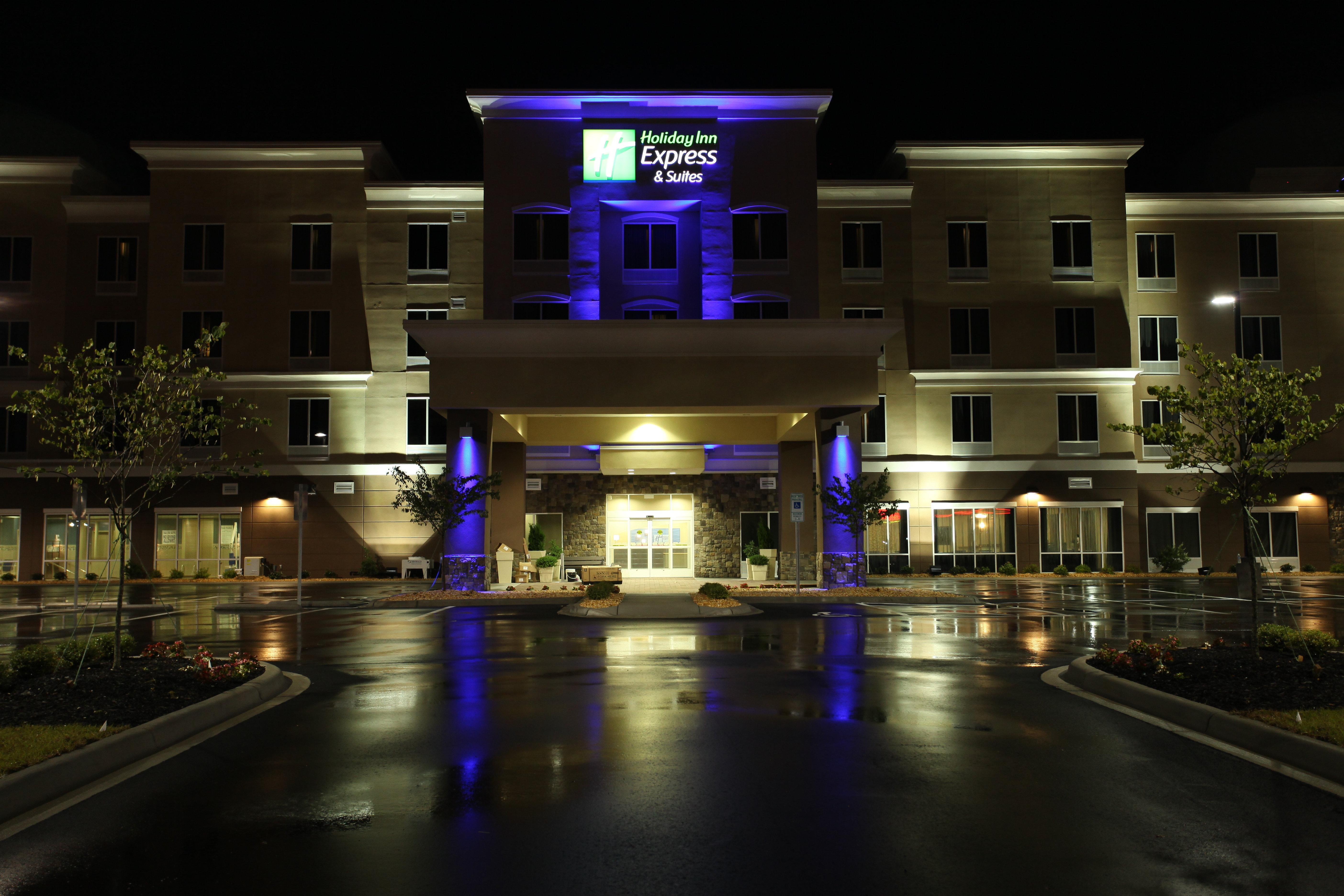 Holiday Inn Express Hotel & Suites Goldsboro - Base Area By Ihg Exterior foto